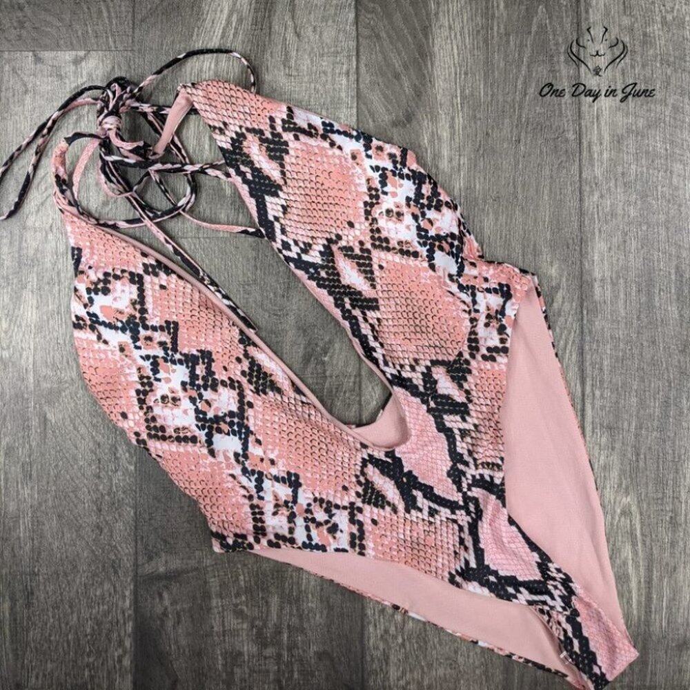 Soly Hux Deep V Criss Cross One Piece Size L - Picture 3 of 3